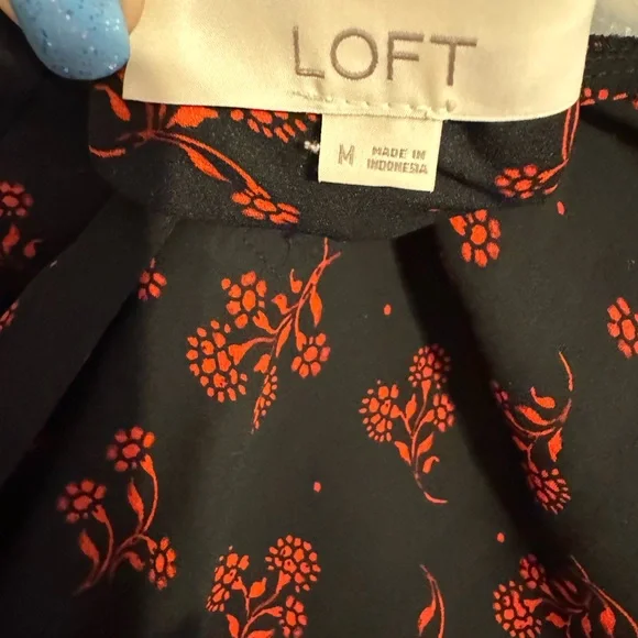 ANN TAYLOR LOFT Black Blouse w/ Red Floral Pattern   MEDIUM   #6 - Picture 9 of 9